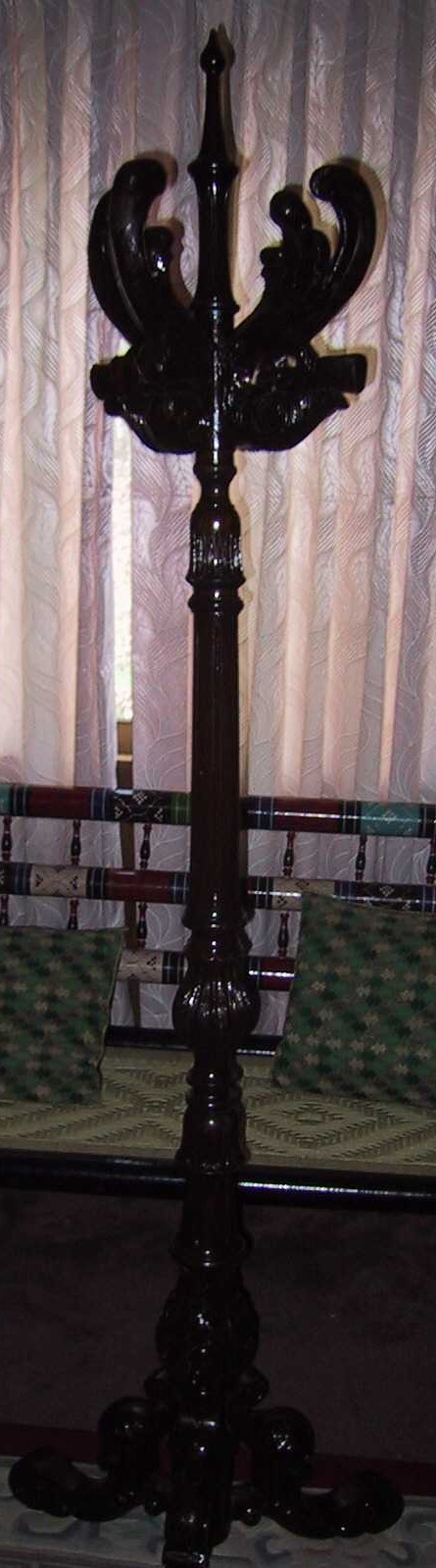 coathanger2.jpg (142443 bytes)