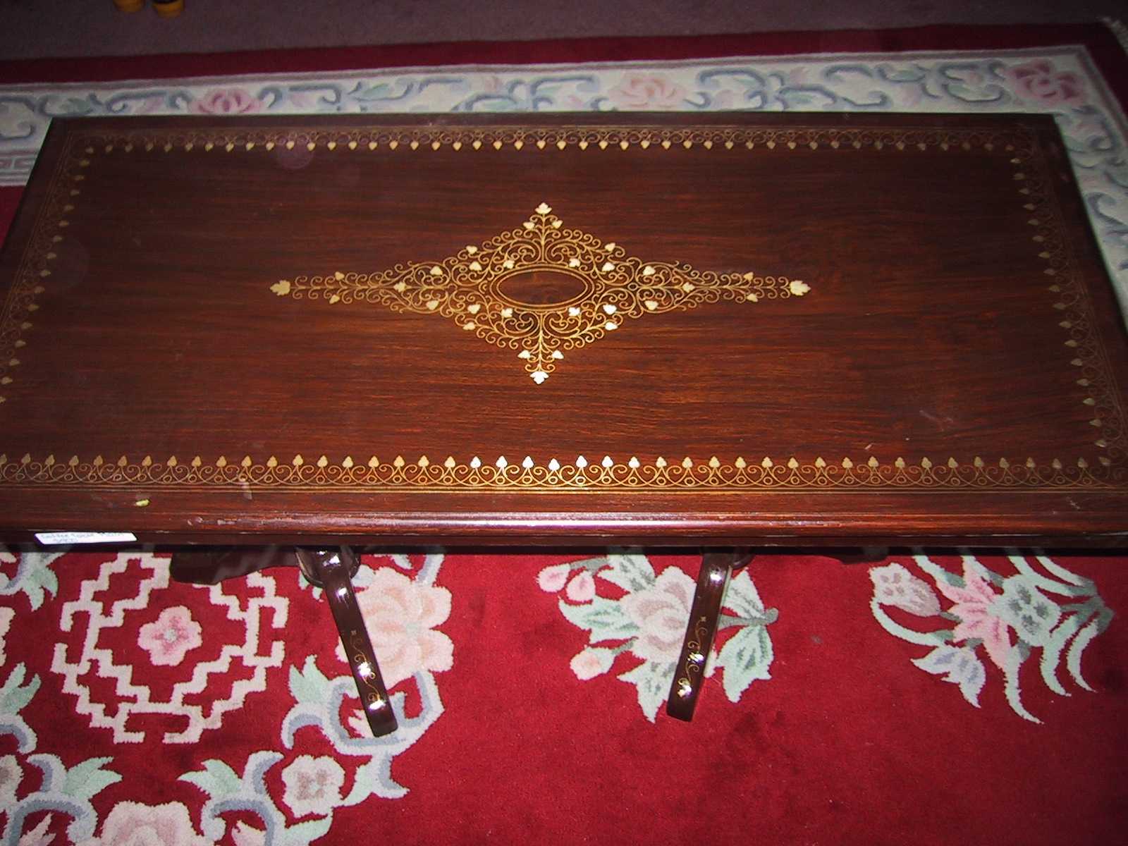 coffeetable1.jpg (165359 bytes)