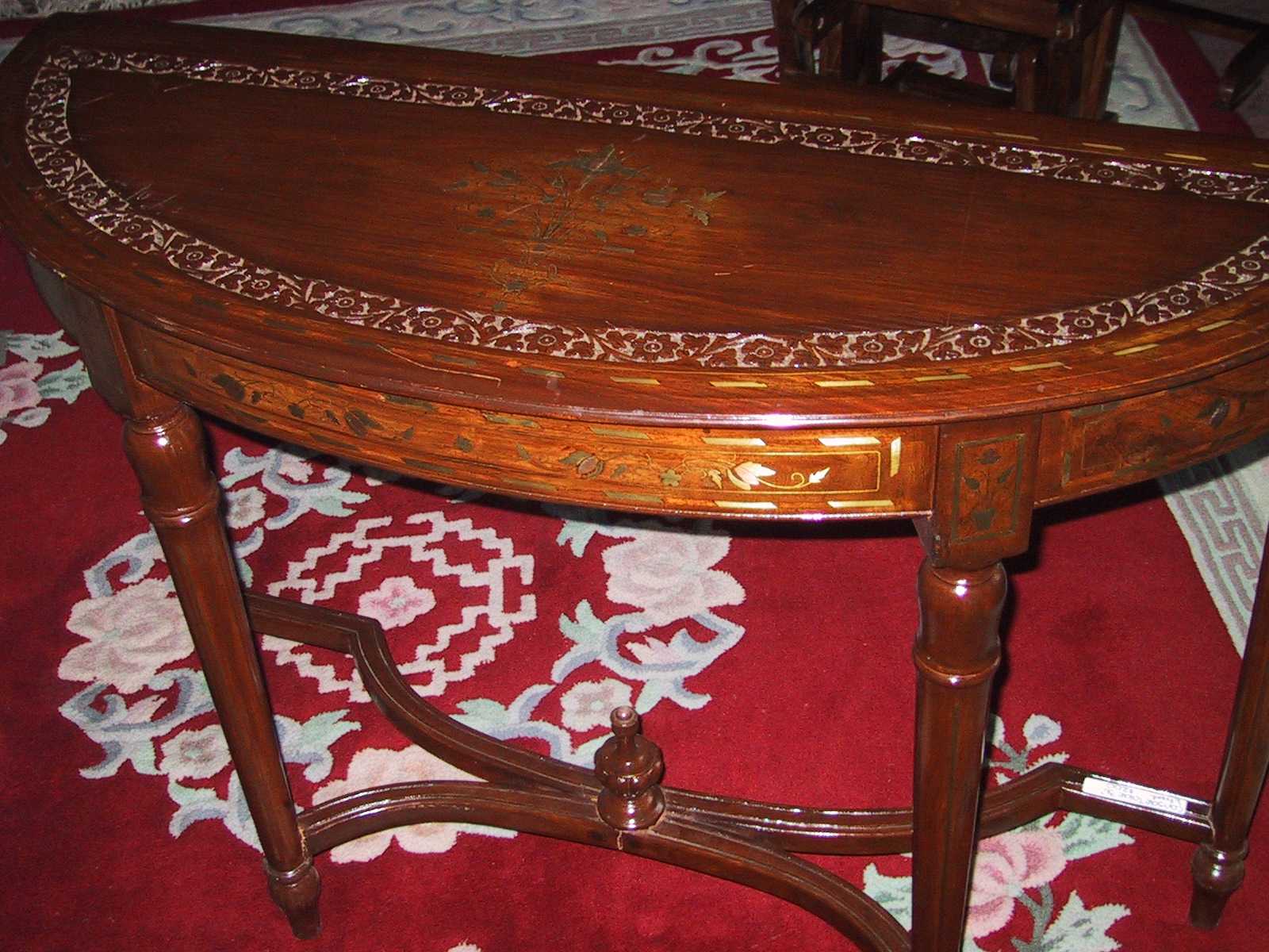 consoletable1.jpg (196051 bytes)