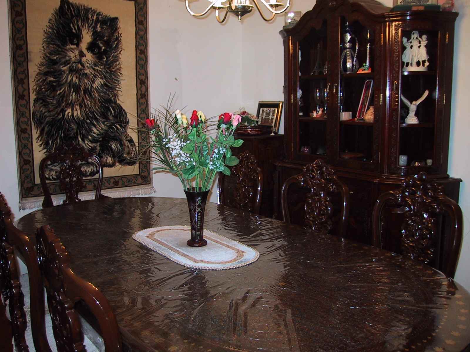 diningset.jpg (139835 bytes)