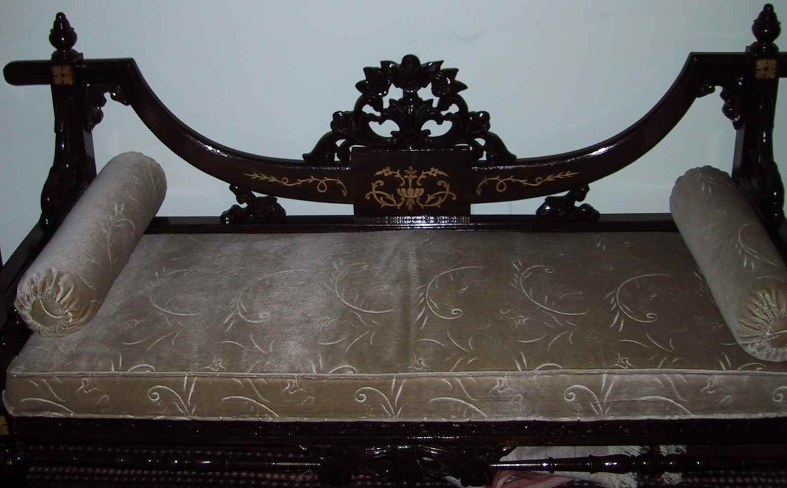 diwan.jpg (85671 bytes)