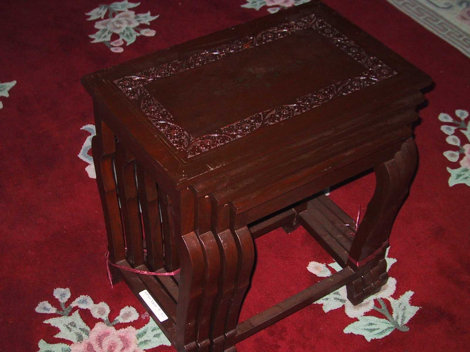 nesttable.jpg (127928 bytes)