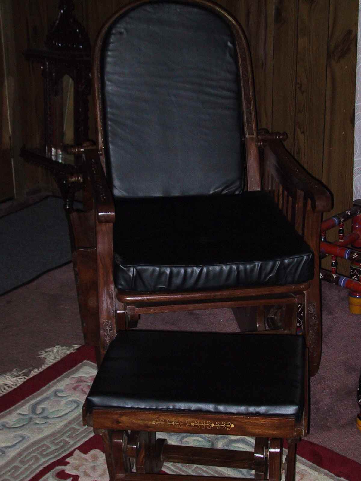 rockingchairlarge.jpg (94076 bytes)