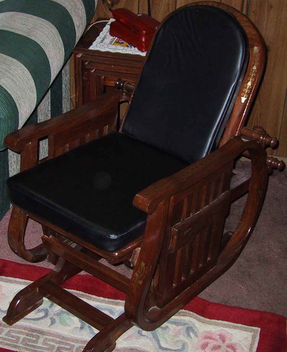 rockingchairsmall.jpg (74898 bytes)